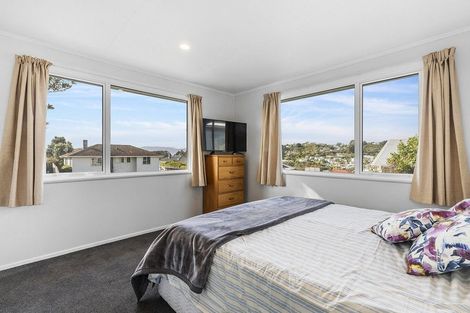 Photo of property in 35 Beauzami Crescent, Ascot Park, Porirua, 5024