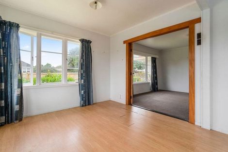 Photo of property in 16 London Street, Te Atatu Peninsula, Auckland, 0610
