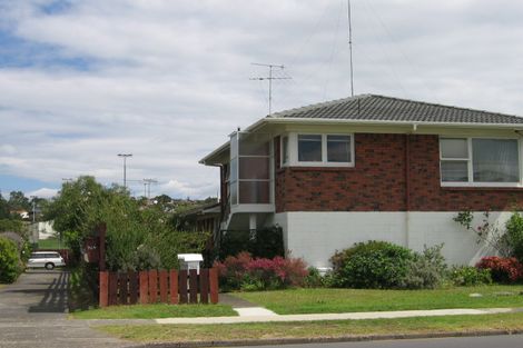 Photo of property in 2/766 Beach Road, Browns Bay, Auckland, 0630
