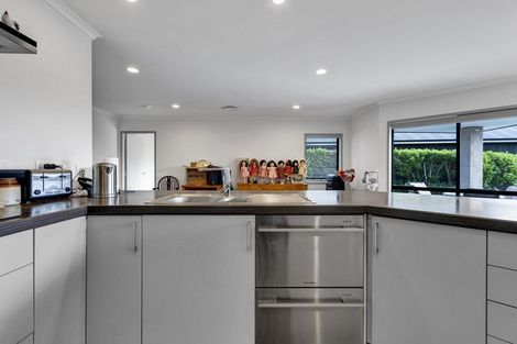 Photo of property in 3 Larlin Heights, Hawera, 4675