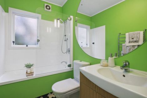 Photo of property in 22 Homewood Crescent, Karori, Wellington, 6012
