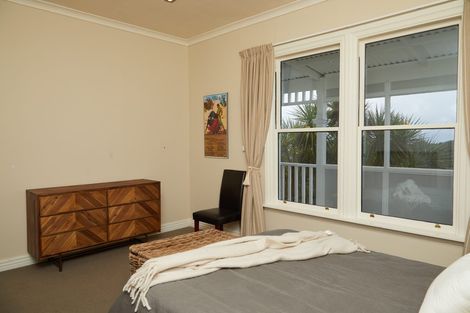 Photo of property in 53 Garden Road, Northland, Wellington, 6012