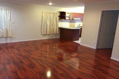 Photo of property in 72 Harrowglen Drive, Northcross, Auckland, 0630