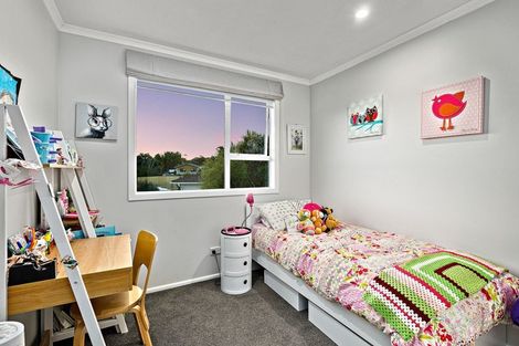 Photo of property in 23 Helleur Road, Massey, Auckland, 0614