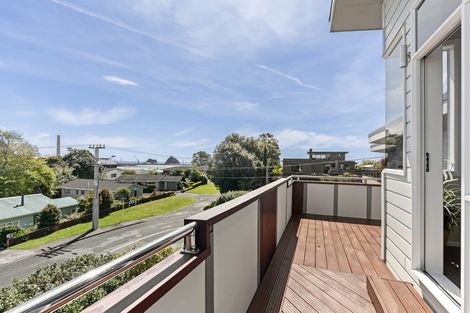 Photo of property in 9 Calvert Road, Moturoa, New Plymouth, 4310