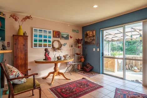 Photo of property in 25 Pehi Kupa Street, Waikanae, 5036