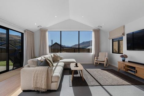 Photo of property in 32 Plough Street, Jacks Point, 9371