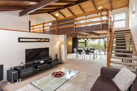Photo of property in 6 Redoubt Road, Goodwood Heights, Auckland, 2105