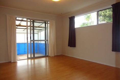Photo of property in 9/26 Islington Avenue, New Lynn, Auckland, 0600