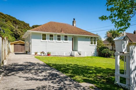 Photo of property in 18 Boyd Grove, Naenae, Lower Hutt, 5011