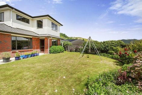 Photo of property in 189 Woodman Drive, Tawa, Wellington, 5028