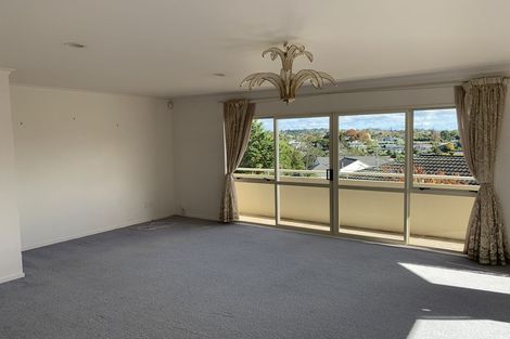 Photo of property in 16 Stephanie Close, Glenfield, Auckland, 0629