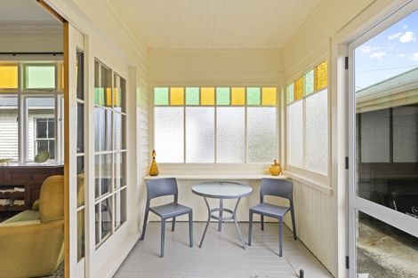 Photo of property in 23 Paynters Avenue, Strandon, New Plymouth, 4312