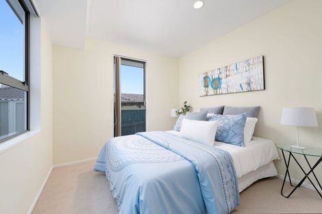 Photo of property in 28 Heversham Place, Glendene, Auckland, 0602