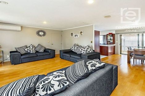 Photo of property in 4 Bernina Place, Weymouth, Auckland, 2103