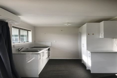 Photo of property in 2/29 Becker Drive, Weymouth, Auckland, 2103