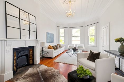 Photo of property in 36 Oxford Terrace, Devonport, Auckland, 0624