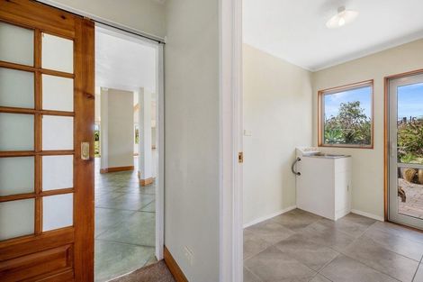 Photo of property in 10 Merewhira Road, Paremoremo, Albany, 0793