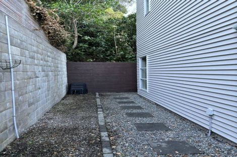 Photo of property in 12 Tiketike Way, Brooklyn, Wellington, 6021