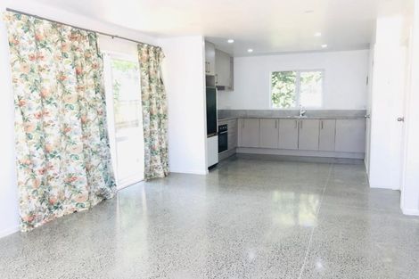 Photo of property in 9 Humphrey Kemp Avenue, Henderson, Auckland, 0612