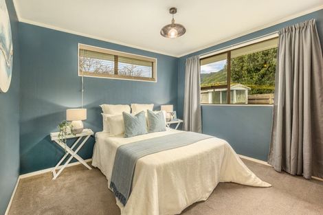 Photo of property in 10 Graham Grove, Waikanae, 5036