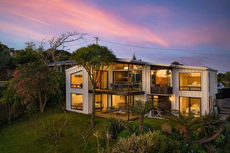 Photo of property in 21 Point Street, Raglan, 3225