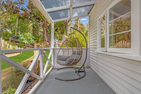Photo of property in 43 Kauri Point Road, Laingholm, Auckland, 0604