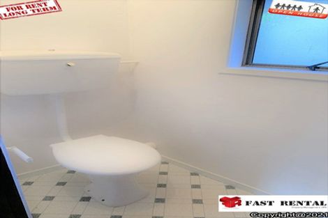 Photo of property in 1/2 Halberg Street, Glenfield, Auckland, 0629