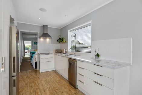 Photo of property in 1/12 Doment Crescent, Orewa, 0931