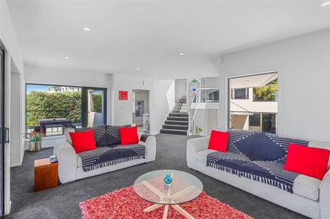 Photo of property in 2/11 Belleview Terrace, Mount Pleasant, Christchurch, 8081