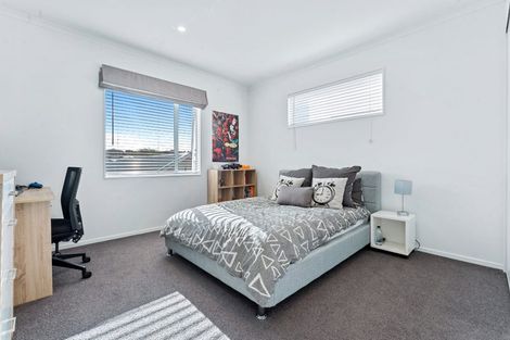Photo of property in 28 Owen Chapman Drive, Red Beach, 0932
