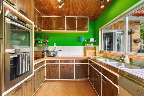 Photo of property in 195 Golf Road, Titirangi, Auckland, 0604