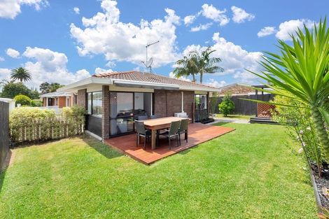 Photo of property in 3/98 Roberts Road, Te Atatu South, Auckland, 0610