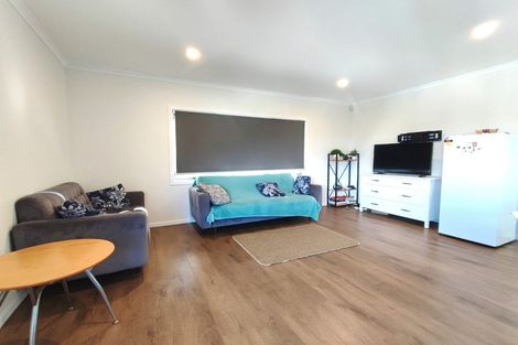 Photo of property in 120 Golf Road, New Lynn, Auckland, 0600
