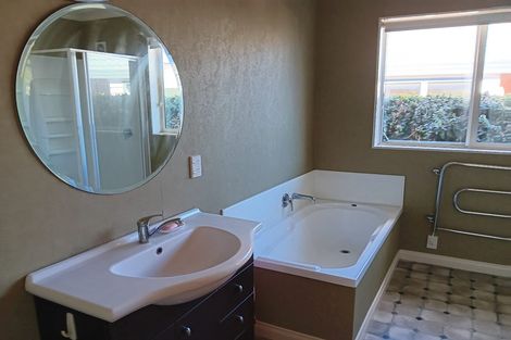 Photo of property in 187 The Parade, Island Bay, Wellington, 6023