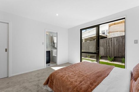 Photo of property in 2/18 Sylvan Crescent, Te Atatu South, Auckland, 0610