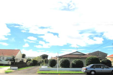Photo of property in 2/98 Carruth Road, Papatoetoe, Auckland, 2025