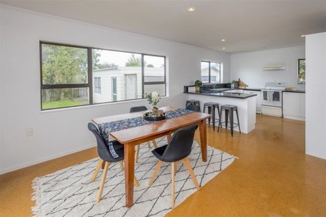 Photo of property in 6 Highbury Drive, Levin, 5510