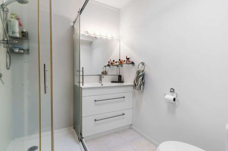 Photo of property in 2/13a Eskdale Road, Birkdale, Auckland, 0626