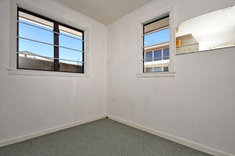 Photo of property in 1/22 Holland Road, Hillcrest, Auckland, 0627