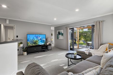 Photo of property in 1 Lysaght Place, Welcome Bay, Tauranga, 3112