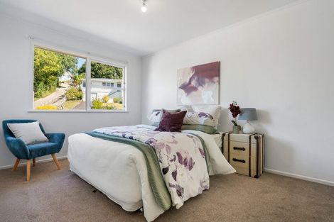 Photo of property in 18 Hatherlow Street, Glenfield, Auckland, 0629
