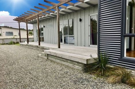 Photo of property in 6 Hohiria Street, Waikanae Beach, Waikanae, 5036