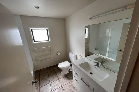 Photo of property in 4 Pannill Place, Oteha, Auckland, 0632