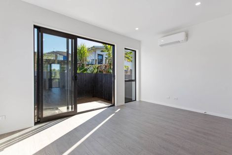 Photo of property in 24d Lincoln Park Avenue, Massey, Auckland, 0614