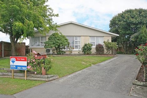 Photo of property in 15 Dunluce Place, Hornby, Christchurch, 8042