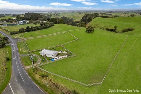 Photo of property in 2586 Awhitu Road, Awhitu, 2684
