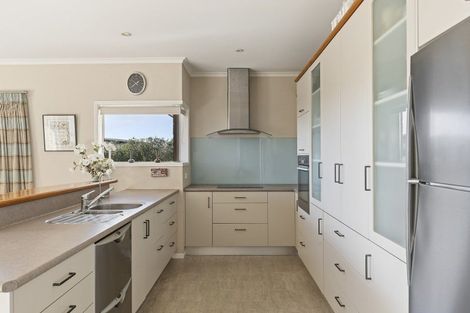 Photo of property in 5 Vardon Way, Waiwhakaiho, New Plymouth, 4312