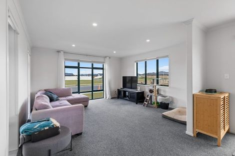 Photo of property in 9 Te Piriti Road, One Tree Point, 0118