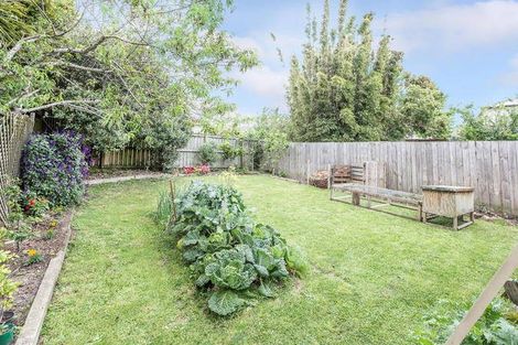 Photo of property in 18 Kervil Avenue, Te Atatu Peninsula, Auckland, 0610